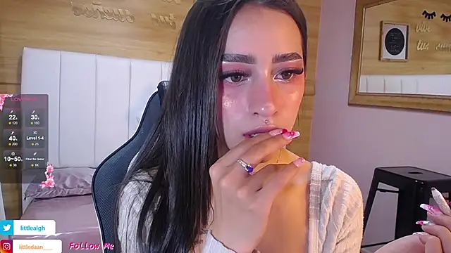 Snapshot of Abril_Velvet_a_ chatting on October 8, 12:58 pm Abril Velvet a online show from October 8, 12:58 pm