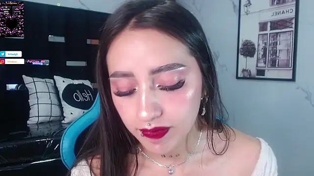 Snapshot of Abril_Velvet_a_ chatting on October 17, 1:20 am Abril Velvet a online show from October 17, 1:20 am