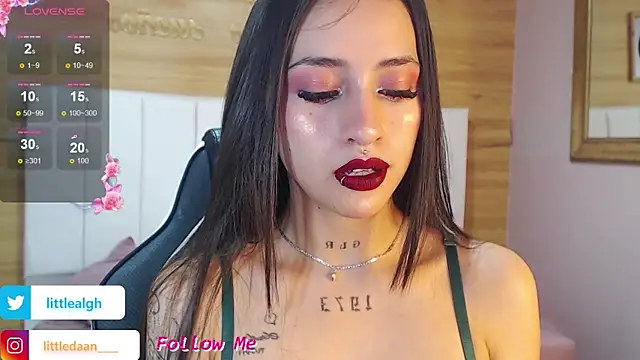 Snapshot of Abril_Velvet_a_ chatting on November 6, 12:50 pm Abril Velvet a online show from November 6, 12:50 pm