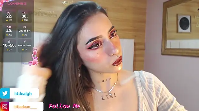 Snapshot of Abril_Velvet_a_ chatting on November 7, 1:33 pm Abril Velvet a online show from November 7, 1:33 pm