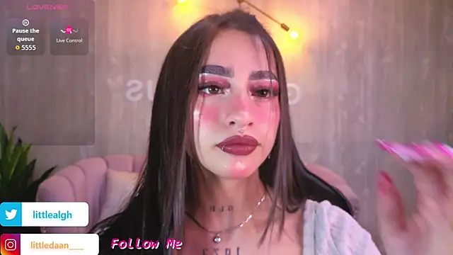 Snapshot of Abril_Velvet_a_ chatting on November 12, 1:11 pm Abril Velvet a online show from November 12, 1:11 pm