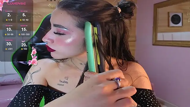 Snapshot of Abril_Velvet_a_ chatting on November 24, 7:35 pm Abril Velvet a online show from November 24, 7:35 pm
