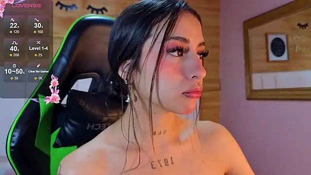 Snapshot of Abril_Velvet_a_ chatting on December 14, 12:32 pm Abril Velvet a online show from December 14, 12:32 pm