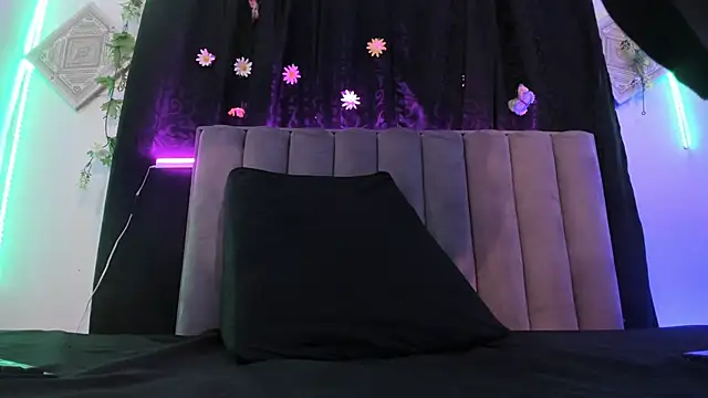 AkiraStone  online show from October 1, 12:00 pm