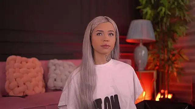 Snapshot of NickyBenz chatting on November 7, 6:52 pm NickyBenz online show from November 7, 6:52 pm