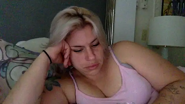 toomuchofafreak online show from January 9, 5:48 pm