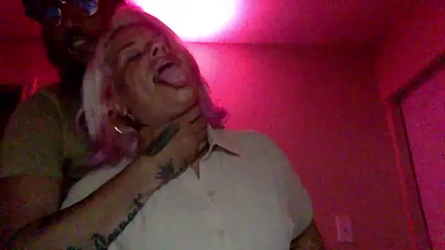 toomuchofafreak online show from April 27, 3:48 am