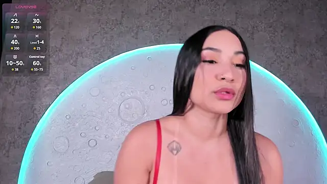 ReinaChloe online show from October 11, 5:11 pm