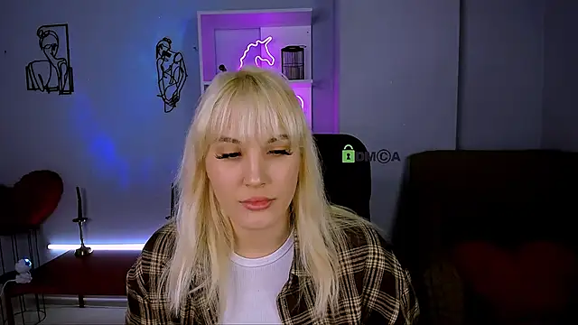 Snapshot of marta_smith chatting on December 1, 8:03 pm marta smith online show from December 1, 8:03 pm