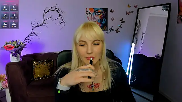 Snapshot of marta_smith chatting on January 12, 10:53 am marta smith online show from January 12, 10:53 am