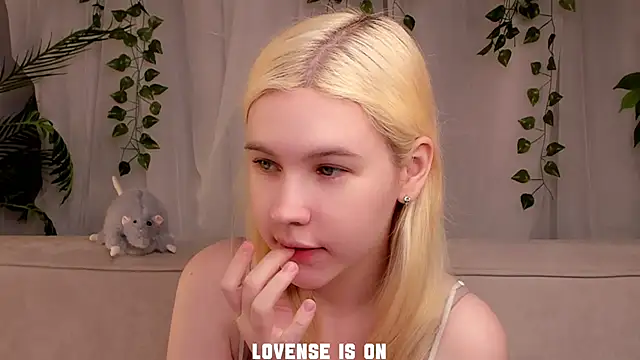 ElizSpieth online show from November 13, 1:04 am