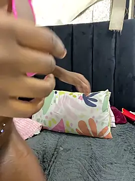 LonelyQueenxx25 online show from February 26, 9:36 pm