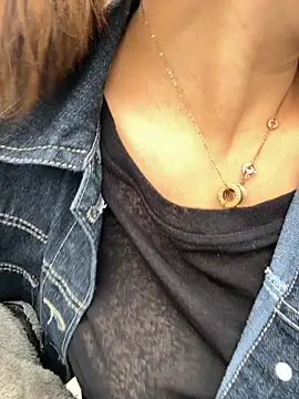 Snapshot of feifei_521 chatting on September 9, 2:33 am feifei 521 online show from September 9, 2:33 am