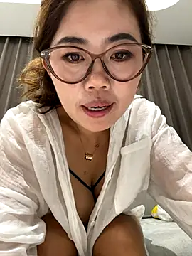 Snapshot of feifei_521 chatting on September 18, 1:46 pm feifei 521 online show from September 18, 1:46 pm