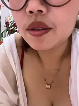 Snapshot of feifei_521 chatting on October 1, 2:01 pm feifei 521 online show from October 1, 2:01 pm