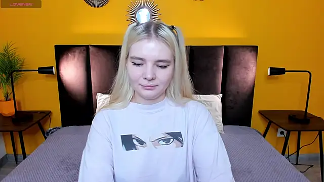 Snapshot of RuthBryant chatting on November 5, 1:05 am RuthBryant online show from November 5, 1:05 am