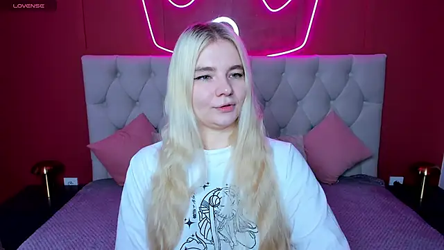 Snapshot of RuthBryant chatting on November 8, 1:06 am RuthBryant online show from November 8, 1:06 am