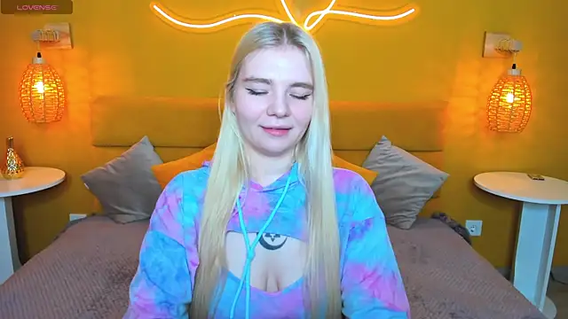 Snapshot of RuthBryant chatting on November 9, 1:04 am RuthBryant online show from November 9, 1:04 am