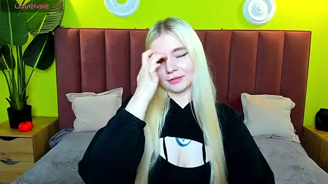 Snapshot of RuthBryant chatting on November 12, 12:44 am RuthBryant online show from November 12, 12:44 am