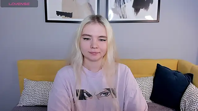 Snapshot of RuthBryant chatting on November 14, 1:26 am RuthBryant online show from November 14, 1:26 am