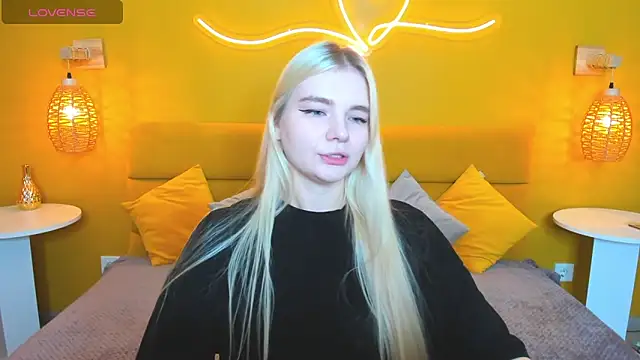 Snapshot of RuthBryant chatting on November 16, 1:00 am RuthBryant online show from November 16, 1:00 am