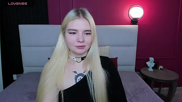 Snapshot of RuthBryant chatting on November 18, 12:38 am RuthBryant online show from November 18, 12:38 am