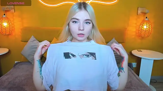 Snapshot of RuthBryant chatting on November 21, 12:32 am RuthBryant online show from November 21, 12:32 am