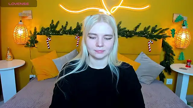 Snapshot of RuthBryant chatting on December 14, 12:38 am RuthBryant online show from December 14, 12:38 am