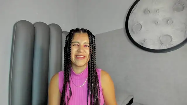 Snapshot of Lucy-23 chatting on April 25, 4:26 am Lucy-23 online show from April 25, 4:26 am