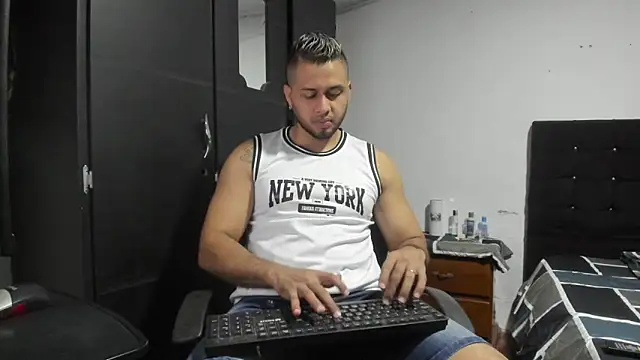 Snapshot of Ryan_xc1 chatting on June 22, 1:07 am Ryan xc1 online show from June 22, 1:07 am