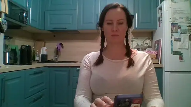 ALICAINWONDERLAND online show from December 14, 5:40 pm