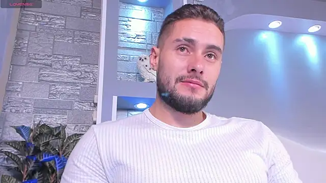 Snapshot of dominic_de_luca chatting on May 3, 3:34 am dominic de luca online show from May 3, 3:34 am