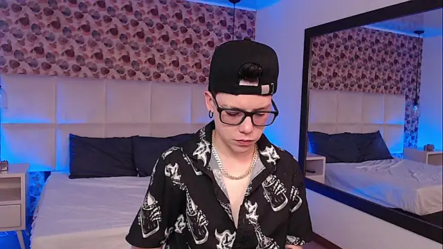 SpencerMontgomery online show from October 19, 4:29 pm