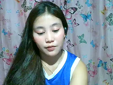 Snapshot of SexyAsianPussy4u chatting on July 7, 7:23 am SexyAsianPussy4u online show from July 7, 7:23 am