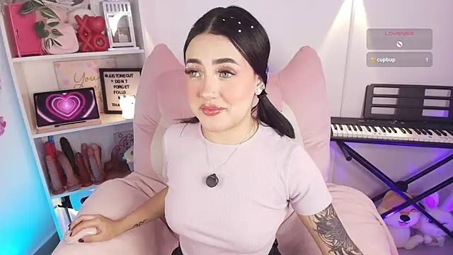 justonecute online show from March 21, 12:15 am