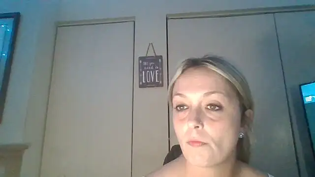 Candykissesxoxo online show from October 11, 5:50 am