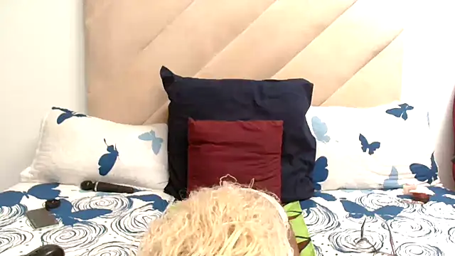 XXBUBBLYBARBIEXX online show from November 3, 1:45 pm