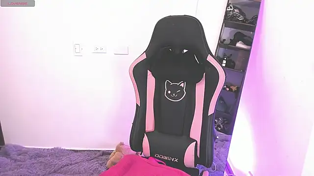 samiacooper25 online show from September 8, 11:15 pm