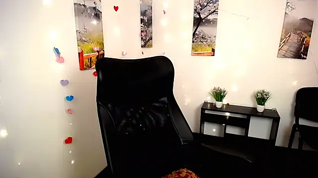 Snapshot of PeppyMia chatting on November 4, 7:29 am PeppyMia online show from November 4, 7:29 am