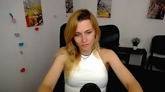 Snapshot of PeppyMia chatting on November 9, 10:46 am PeppyMia online show from November 9, 10:46 am