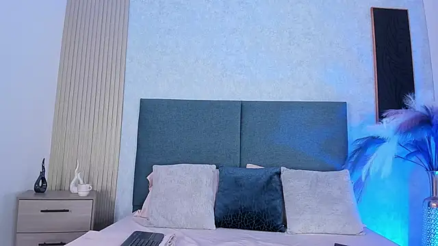 Laura Ivy online show from February 5, 1:27 pm