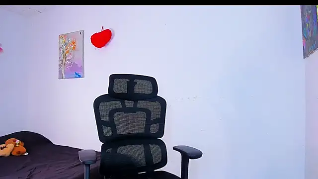 Laura Ivy online show from June 24, 12:59 pm