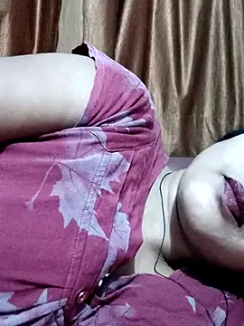 Snapshot of spicysuhana chatting on June 21, 2:03 am spicysuhana online show from June 21, 2:03 am