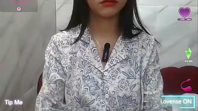 Snapshot of Voyerra_g chatting on December 4, 1:59 am Voyerra g online show from December 4, 1:59 am