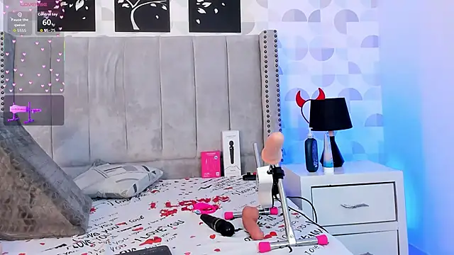 cristhi esterling online show from December 3, 12:03 pm