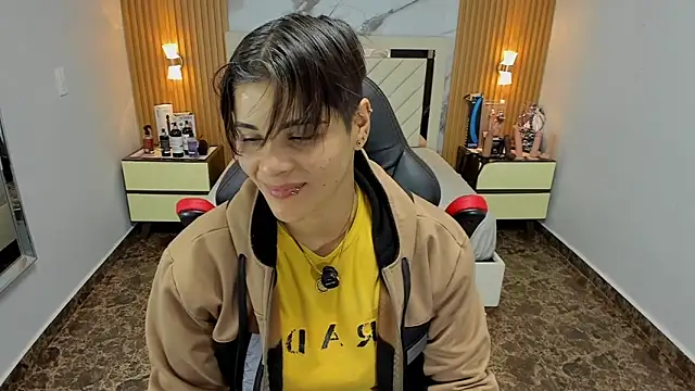 Snapshot of KAROLLJONES1 chatting on November 14, 7:34 pm KAROLLJONES1 online show from November 14, 7:34 pm