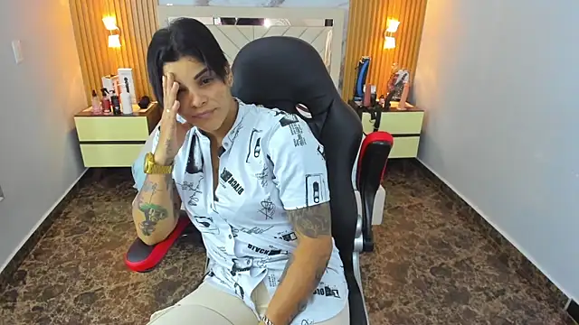 KAROLLJONES1 online show from January 14, 7:52 pm