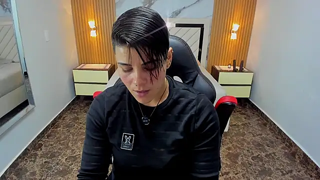 KAROLLJONES1 online show from March 11, 7:42 pm