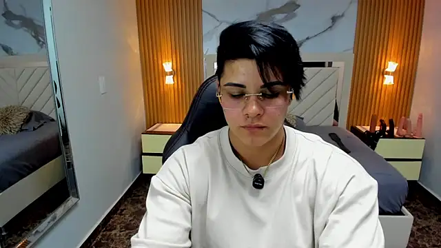 KAROLLJONES1 online show from March 26, 8:14 pm