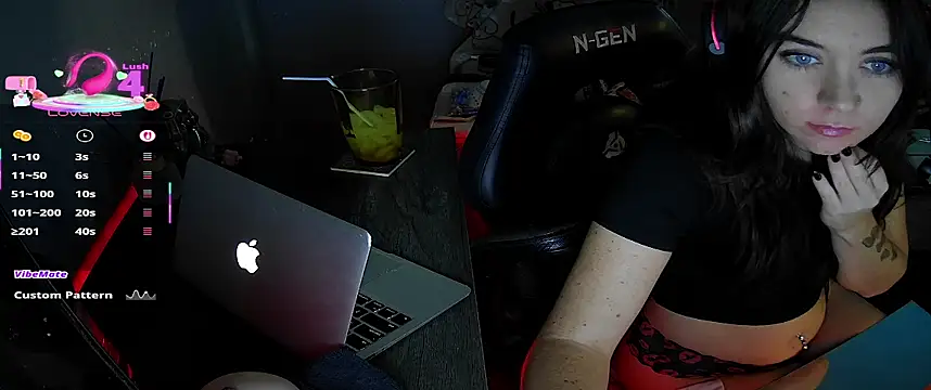 Snapshot of goddessmissmia chatting on September 20, 6:09 pm goddessmissmia online show from September 20, 6:09 pm